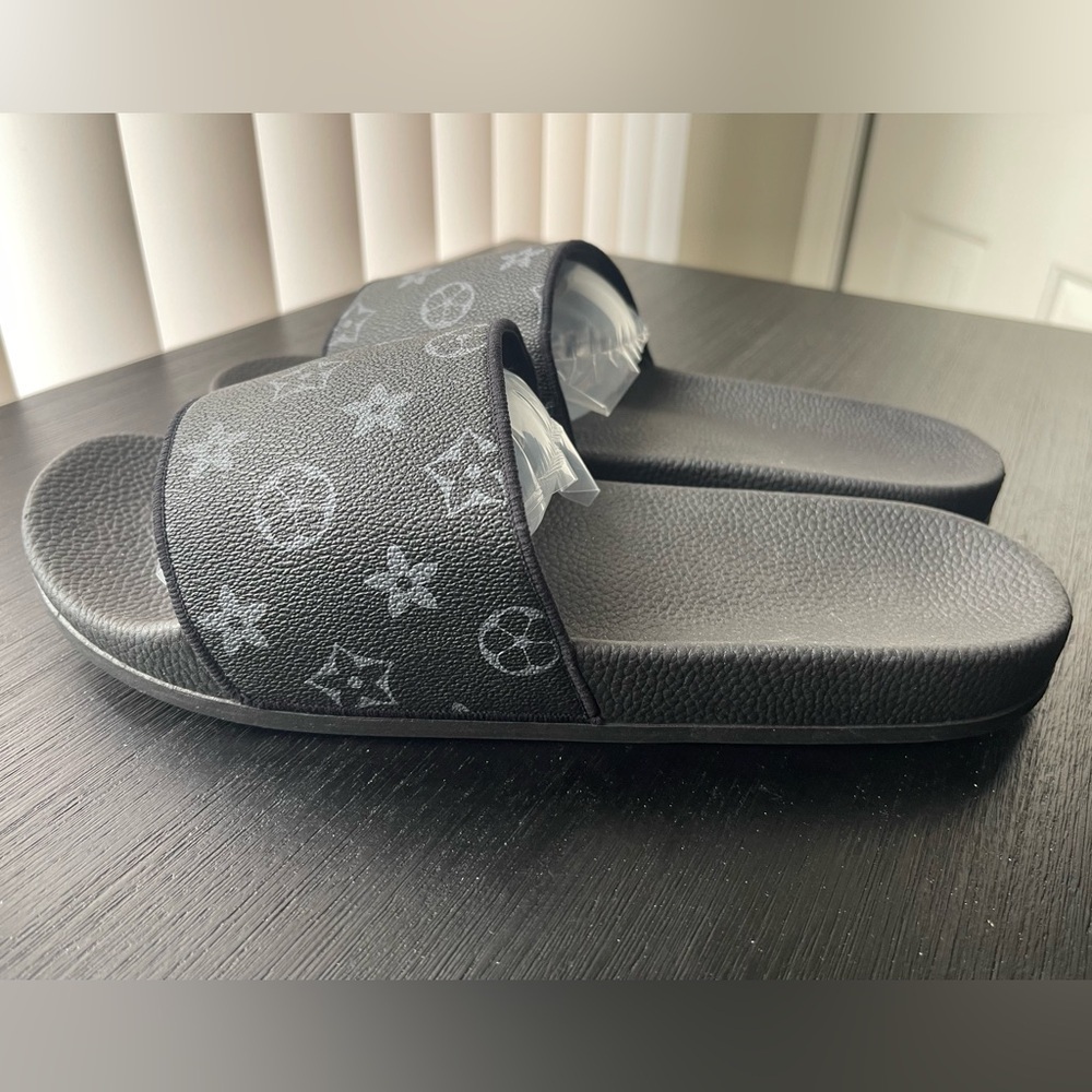 Classic sides with Black and Gray monogram size 45 EU Slide Sandals - Picture 6 of 9